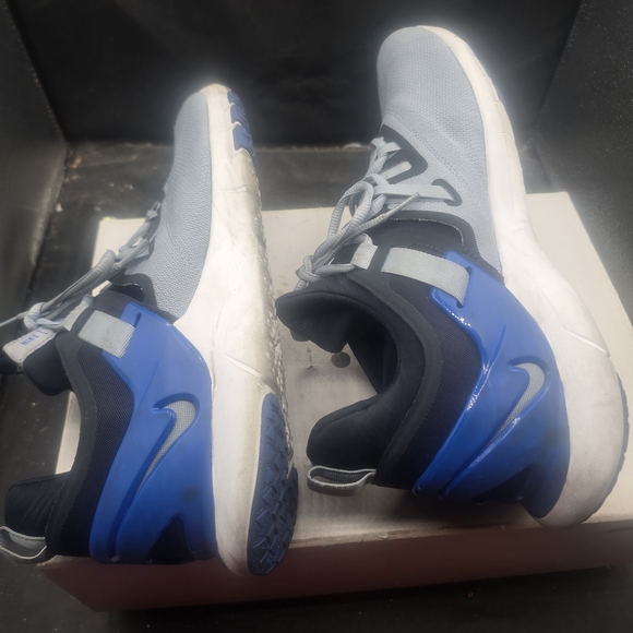 Nike Gray and Black Athletic Shoes - Picture 6 of 7